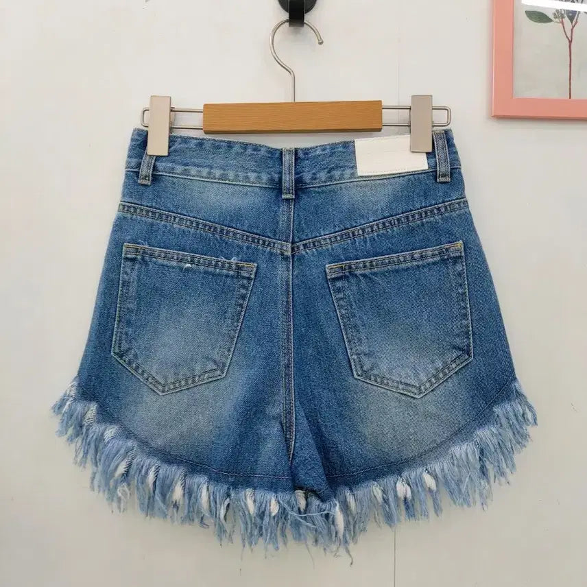 [BUNJANG] SJYP Fringed Denim Shorts with Embroidery / SJYP. 프린지 데님 핫팬츠 자수 반바지 44