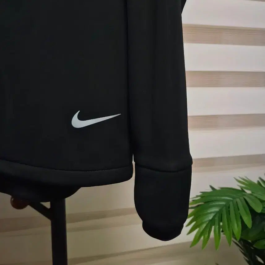 [SOLD OUT] 택포)나이키 블랙 NIKE Shield 후드 집업L