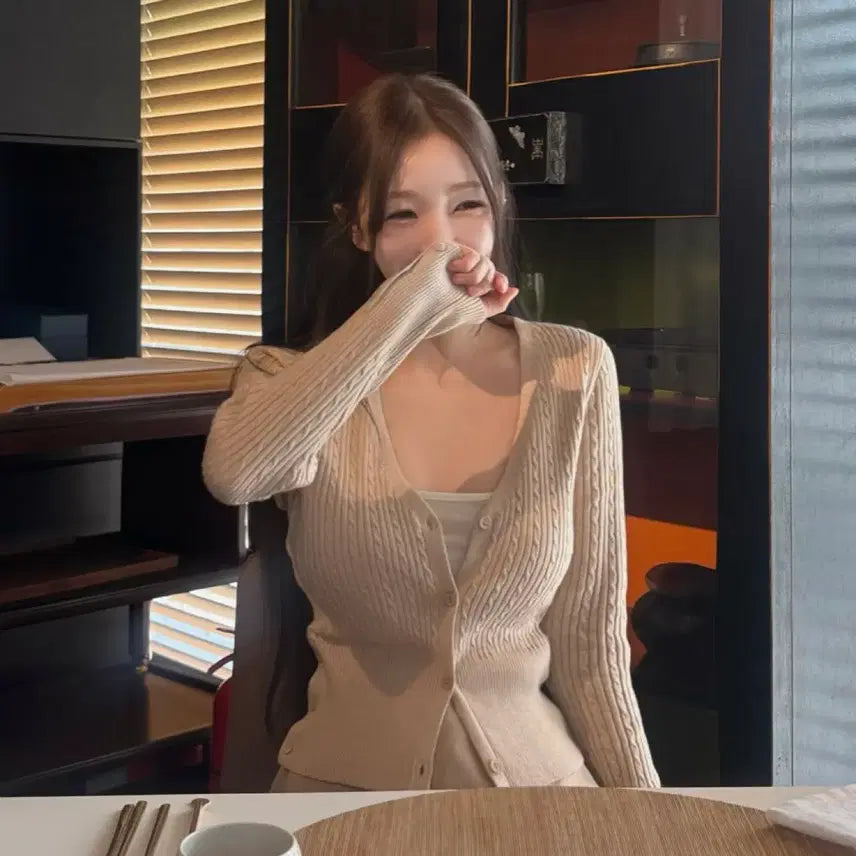 [BUNJANG] Kinda Me Cable Knit Mini Cardigan / 카인다미 케이블 미니 가디건