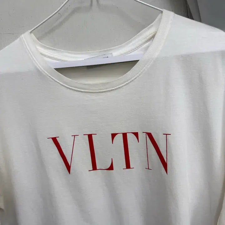[BUNJANG] Valentino VLTN Logo Print T-Shirt White / 발렌티노 VLTN 로고 프린트 티셔츠 화이트