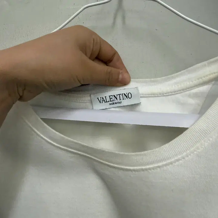 [BUNJANG] Valentino VLTN Logo Print T-Shirt White / 발렌티노 VLTN 로고 프린트 티셔츠 화이트