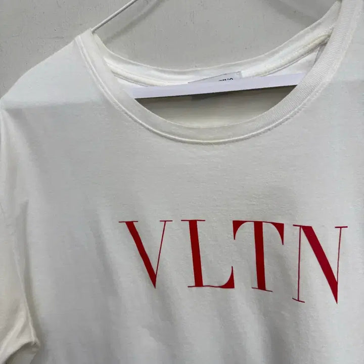 [BUNJANG] Valentino VLTN Logo Print T-Shirt White / 발렌티노 VLTN 로고 프린트 티셔츠 화이트