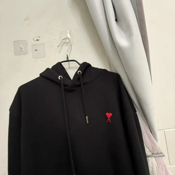 [BUNJANG] AMI Small Heart Black Hoodie / 아미 스몰 하트 블랙 후드티