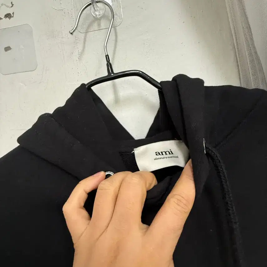 [BUNJANG] AMI Small Heart Black Hoodie / 아미 스몰 하트 블랙 후드티