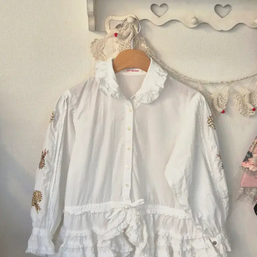 [BUNJANG] Pink House White Blouse with Lace and Frill Details / 핑크하우스 화이트 블라우스 레이스 프릴