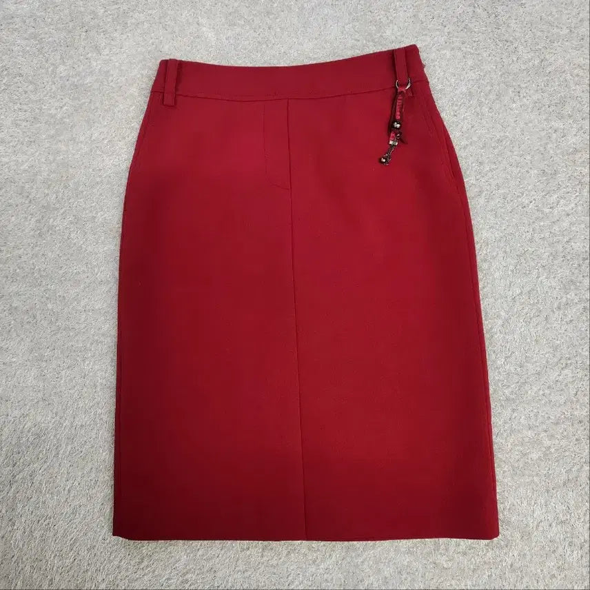 [BUNJANG] ECOLE H-Line Skirt Red / [새상품] ECOLE 브로치 포인트 H라인 스커트 레드 55~66