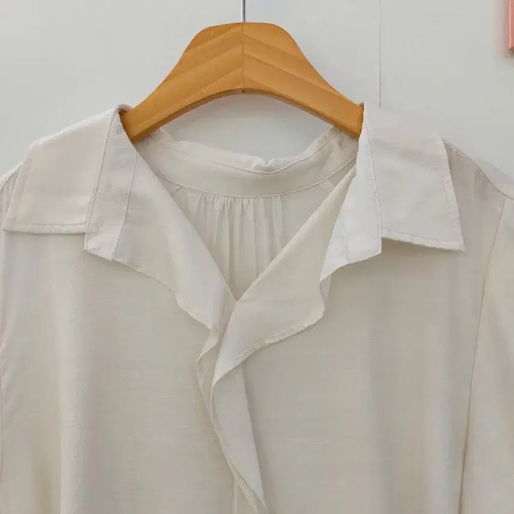 [BUNJANG] Studio Lux Puff Sleeve Short Blouse Size 66 / 스튜디오럭스 퍼프소매 반팔블라우스 66