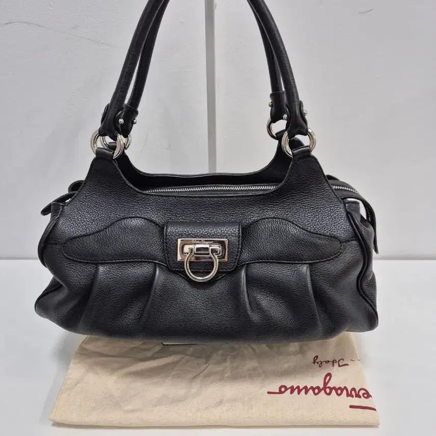 [BUNJANG] Salvatore Ferragamo Gancini Shoulder Bag / 페라가모 간치니 숄더백