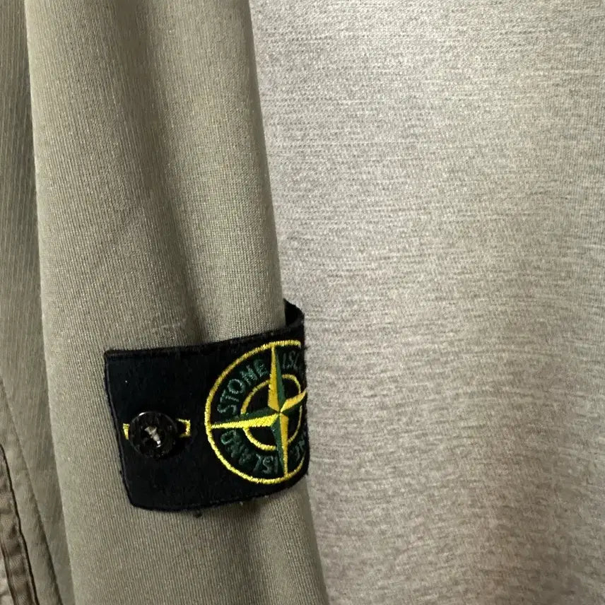 [SOLD OUT] 스톤아일랜드 라미플락 맨투맨 올리브카키 (M)