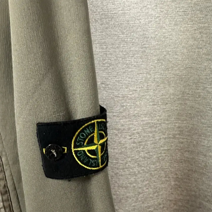 [SOLD OUT] 스톤아일랜드 라미플락 맨투맨 올리브카키 (M)