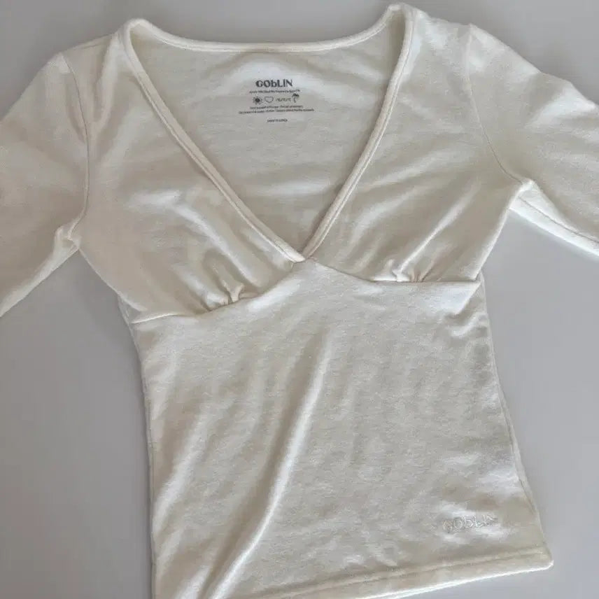 [SOLD OUT] 고블린웨어 캐시 브이넥 롱슬리브 아이보리