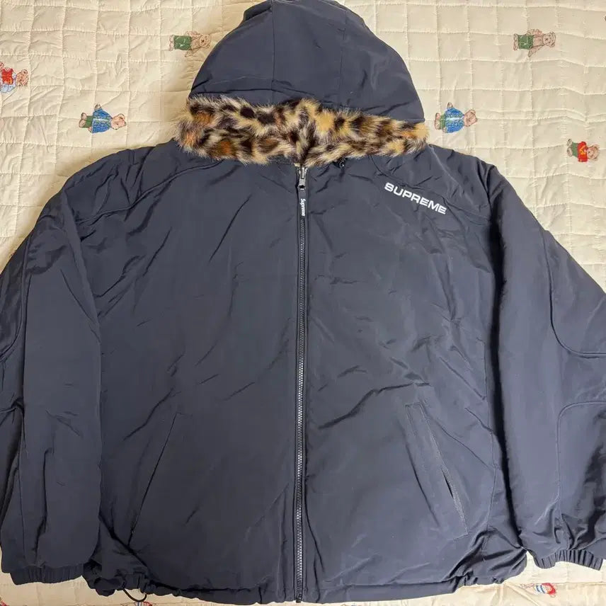 [SOLD OUT] [L] 슈프림 포우 퍼 리버시블 후드 트랙 자켓 - 25SS