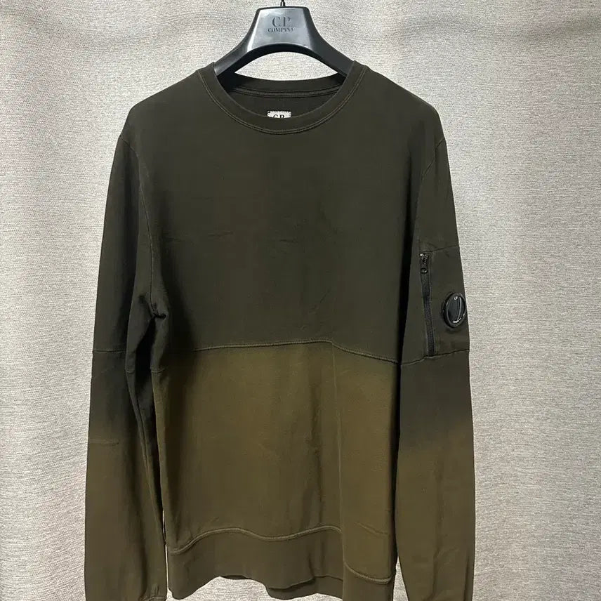 [BUNJANG] CP Company Lens Applique Gradient Sweatshirt (L) / CP컴퍼니 렌즈와펜 그라데이션 맨투맨 (L)