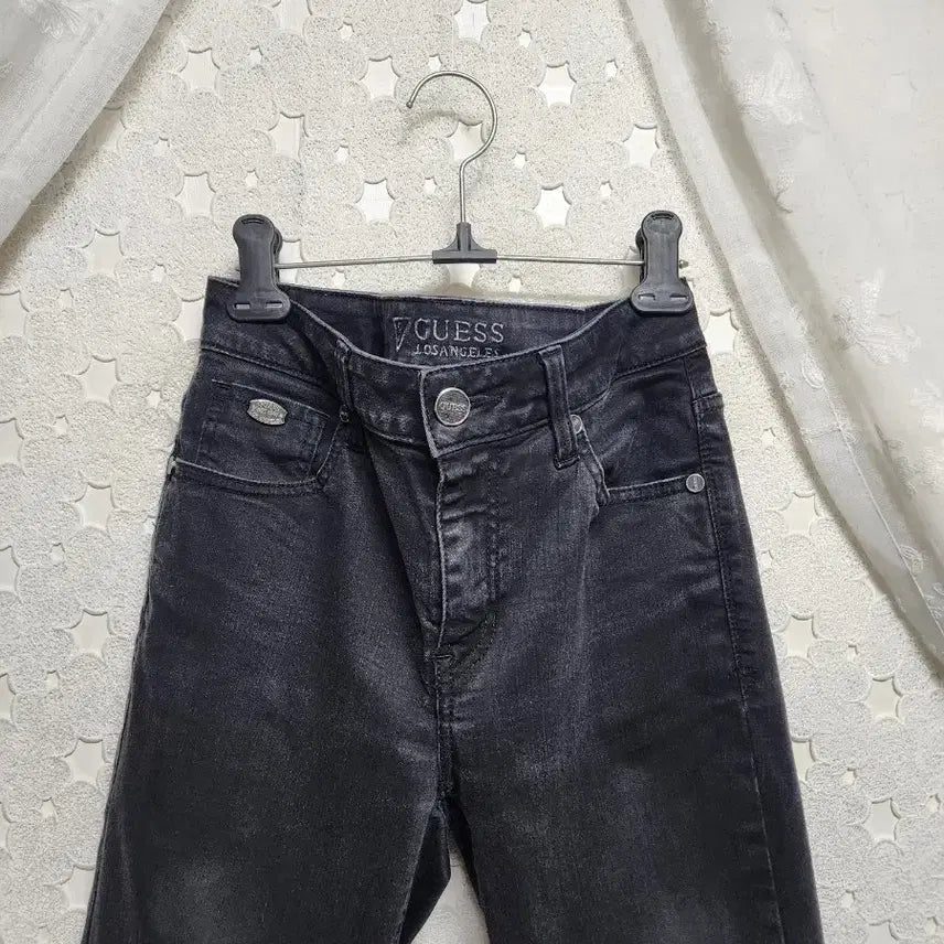 [SOLD OUT] 게스 스판 블랙진 여성29