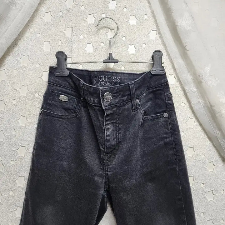 [SOLD OUT] 게스 스판 블랙진 여성29