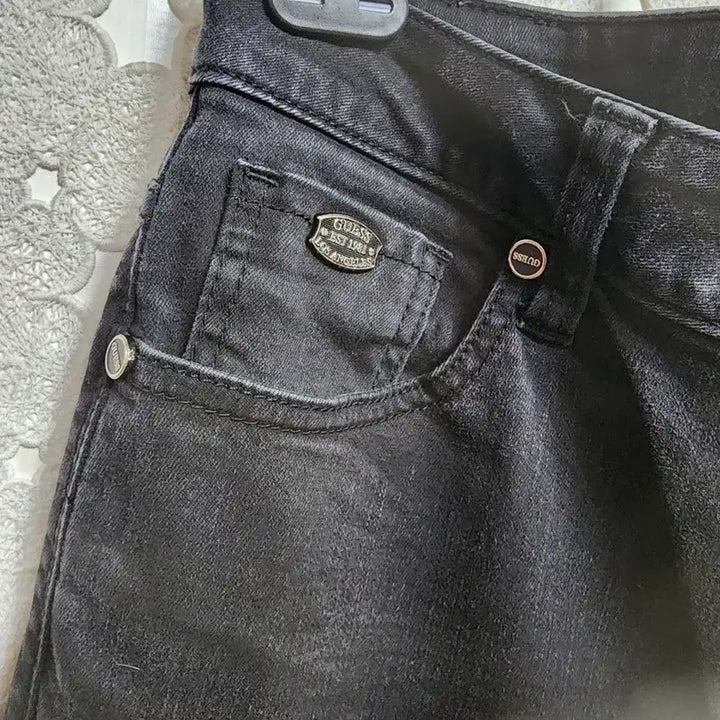 [SOLD OUT] 게스 스판 블랙진 여성29