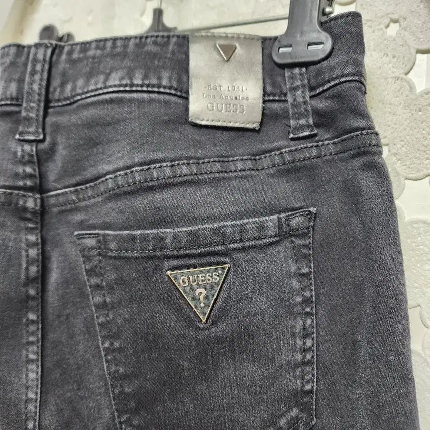 [SOLD OUT] 게스 스판 블랙진 여성29