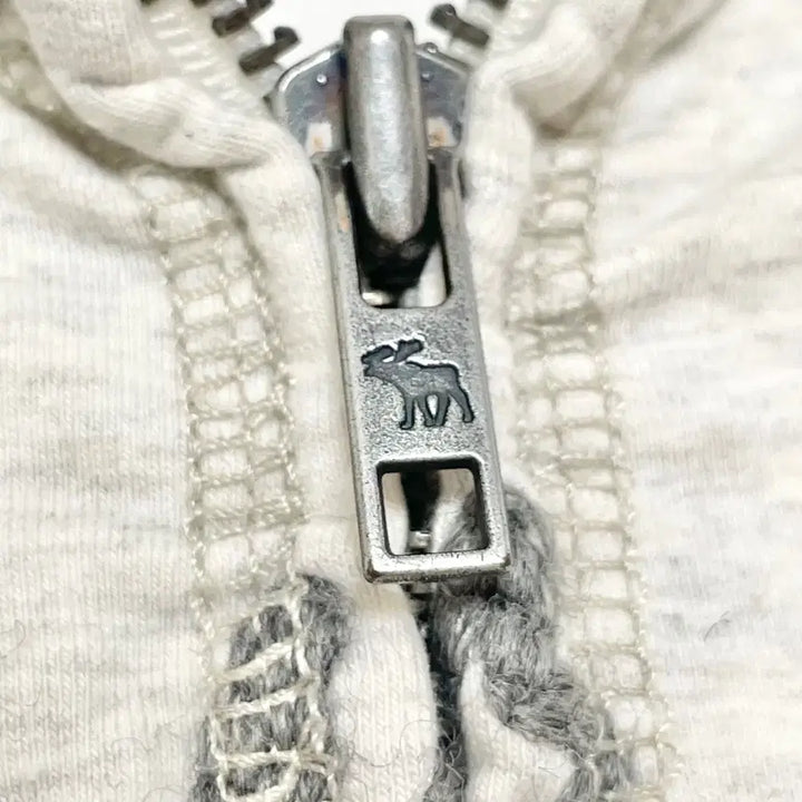 [BUNJANG] Abercrombie Oatmeal Fitted Hoodie Zip-up / Abercrombie 아베크롬비 오트밀 딱붙 후집 아베후집 아베후드집업