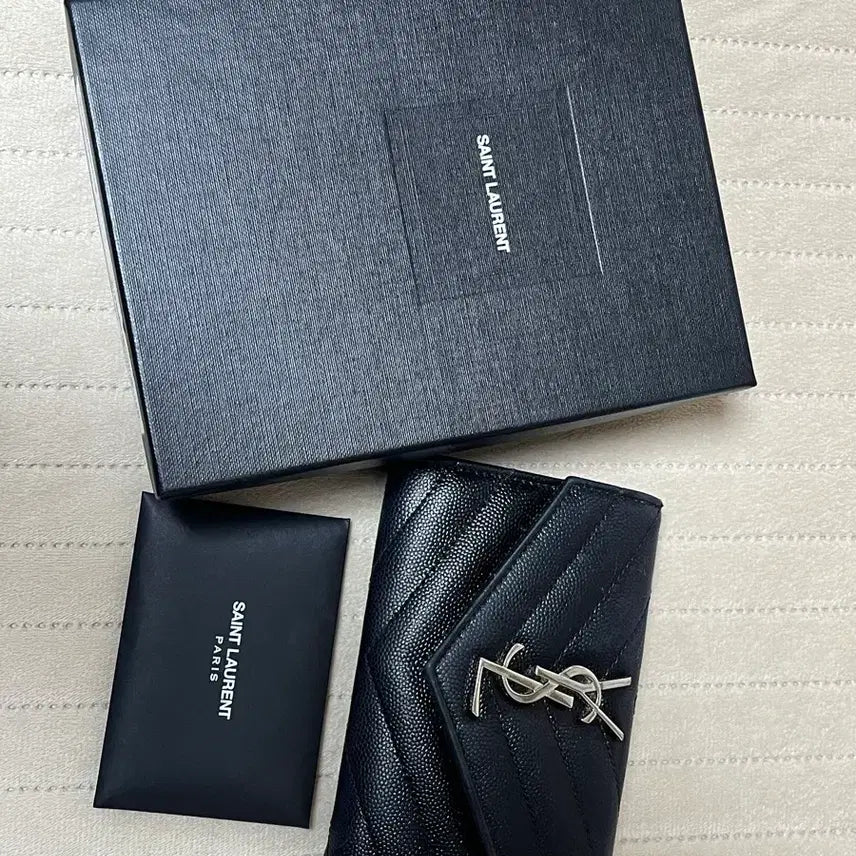 [SOLD OUT] 입생로랑 엔벨로프 카드지갑 은장