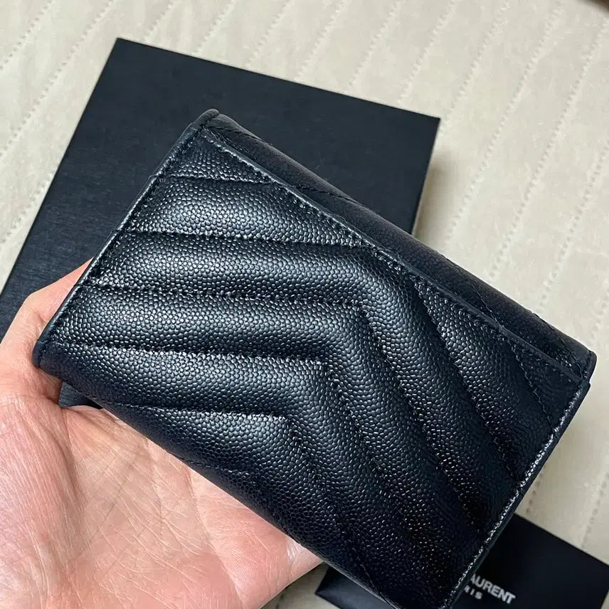 [SOLD OUT] 입생로랑 엔벨로프 카드지갑 은장