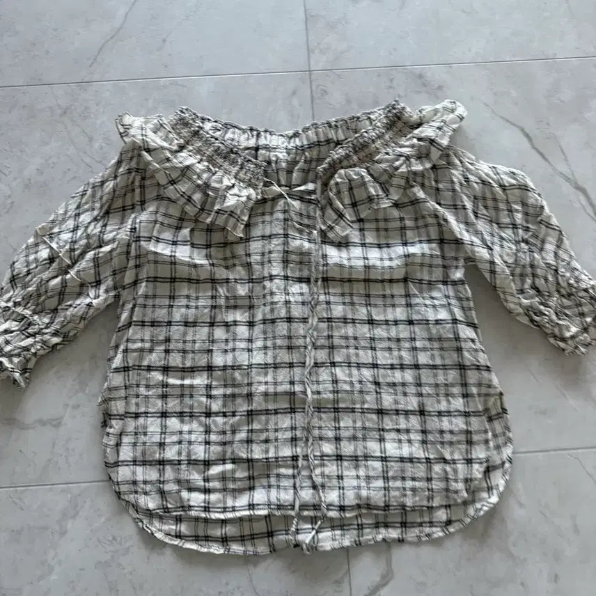 [SOLD OUT] 오브제 오프숄더 블라우스