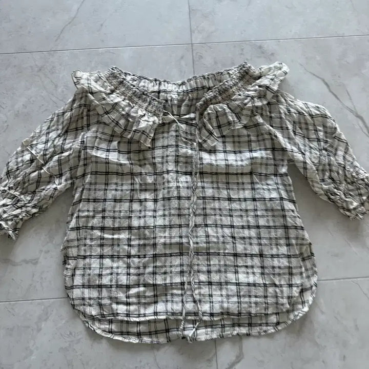 [SOLD OUT] 오브제 오프숄더 블라우스