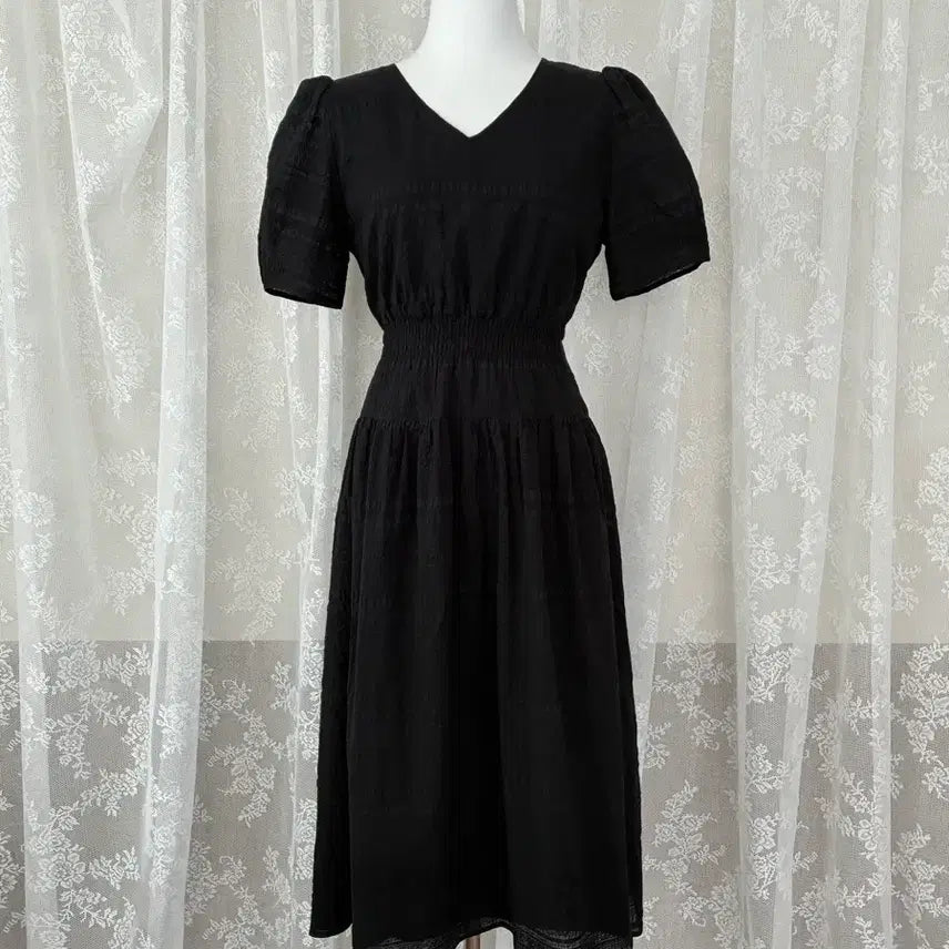 [BUNJANG] List 25SS Smocking V-Neck Flare Dress - Black / 55) 리스트 25SS 스모킹 브이넥 플레어 원피스 블랙