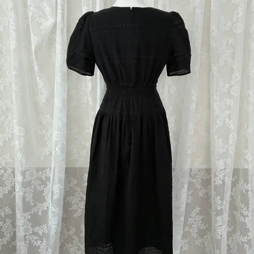 [BUNJANG] List 25SS Smocking V-Neck Flare Dress - Black / 55) 리스트 25SS 스모킹 브이넥 플레어 원피스 블랙