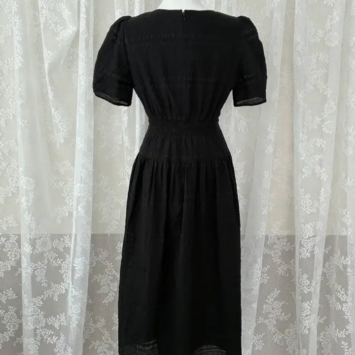[BUNJANG] List 25SS Smocking V-Neck Flare Dress - Black / 55) 리스트 25SS 스모킹 브이넥 플레어 원피스 블랙
