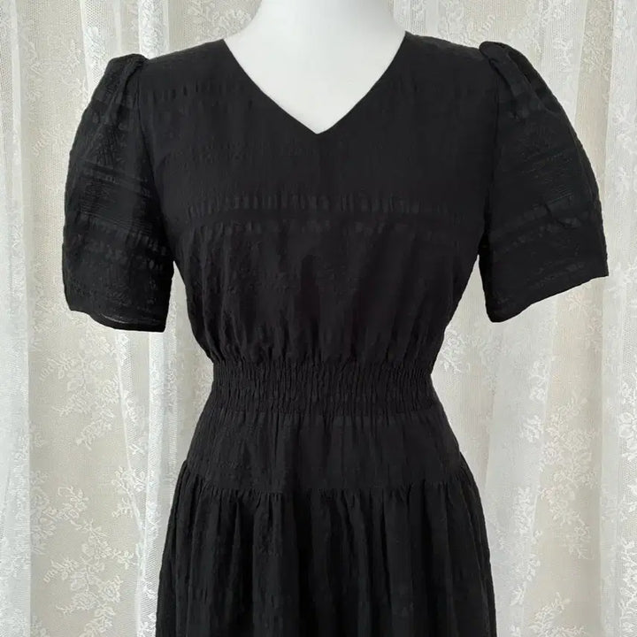 [BUNJANG] List 25SS Smocking V-Neck Flare Dress - Black / 55) 리스트 25SS 스모킹 브이넥 플레어 원피스 블랙