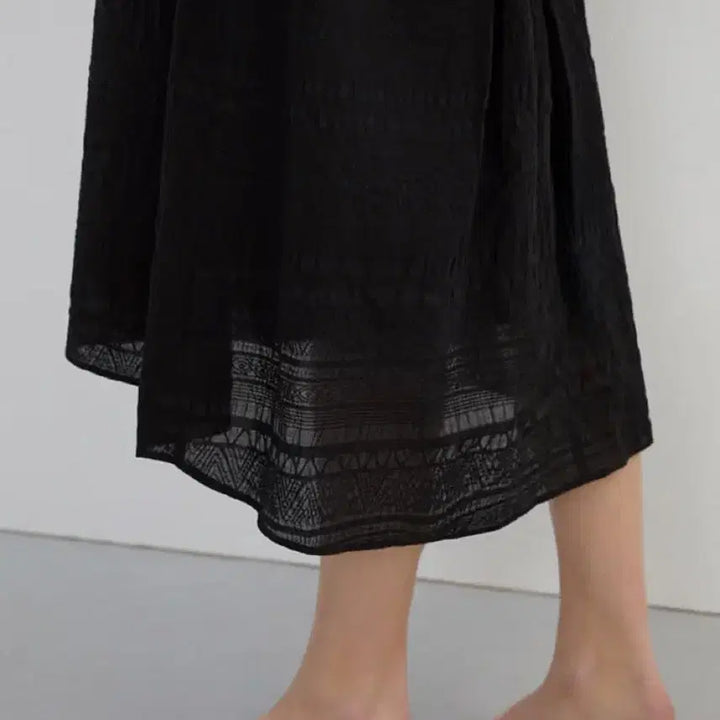 [BUNJANG] List 25SS Smocking V-Neck Flare Dress - Black / 55) 리스트 25SS 스모킹 브이넥 플레어 원피스 블랙
