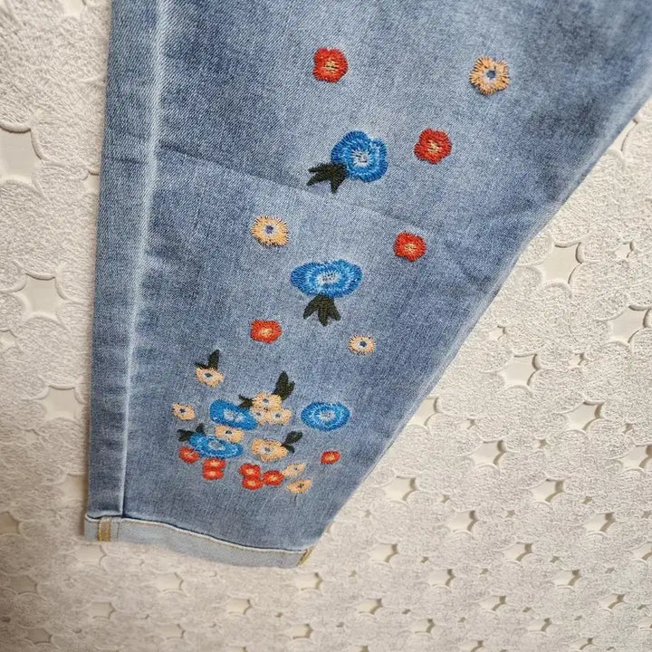 [SOLD OUT] 라라쎄 자수 청바지 여성55~66