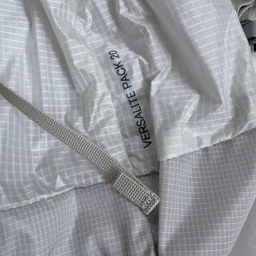 [SOLD OUT] 몽벨 버사라이트 20 백팩 아이스 화이트