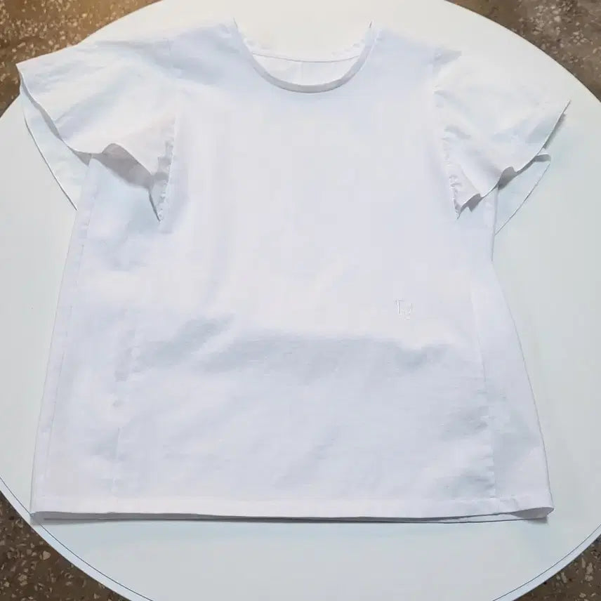 [SOLD OUT] 듀엘 화이트 러플 반팔 블라우스