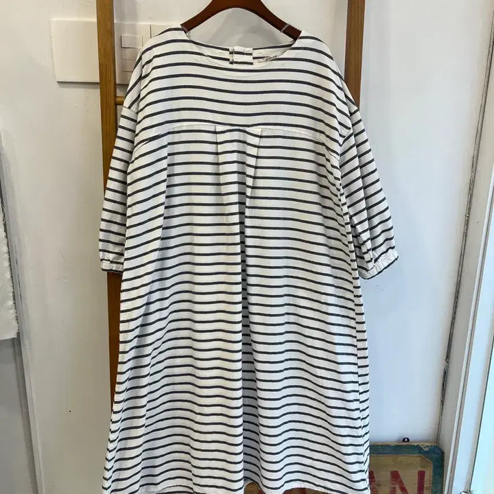 [SOLD OUT] 네이비 마린 스트라이프 핀턱 원피스