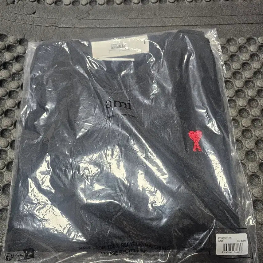 [BUNJANG] AMI Small Heart Black Sweatshirt L / 아미 스몰 하트 블랙 맨투맨 L