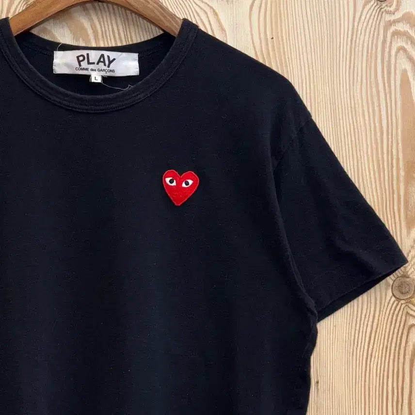 [SOLD OUT] 꼼데가르송 레드 하트 블랙 티셔츠