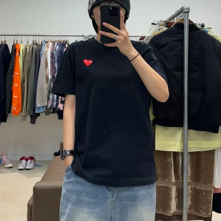 [SOLD OUT] 꼼데가르송 레드 하트 블랙 티셔츠