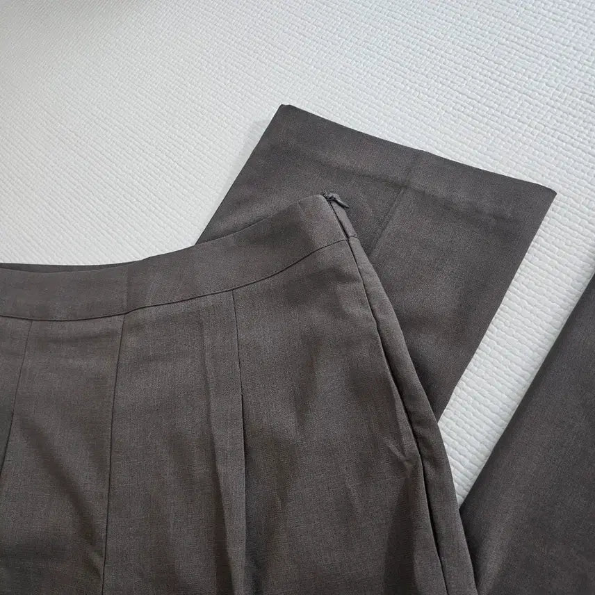 [BUNJANG] Pin-tuck Brown Slacks M / 