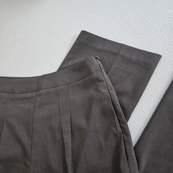 [BUNJANG] Pin-tuck Brown Slacks M / 