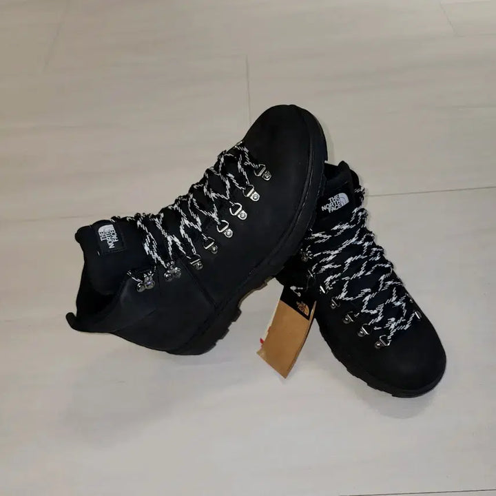 [BUNJANG] The North Face High-Top Hiking Boots / 노스페이스 블랙 하이탑 등산화