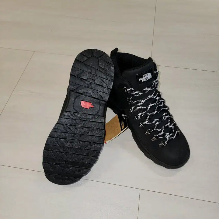 [BUNJANG] The North Face High-Top Hiking Boots / 노스페이스 블랙 하이탑 등산화