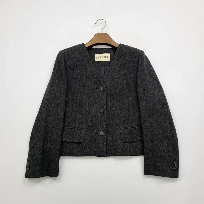[BUNJANG] LYRIQUE Alice Short Collarless Jacket / LYRIQUE 리리끄 노카라 숏 자켓/새상품/55/앨리스/1098