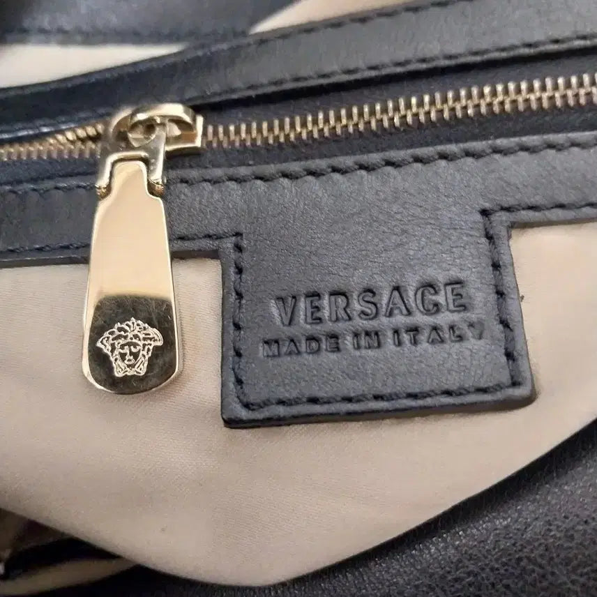 [BUNJANG] Versace Medusa Leather Shoulder Bag / Versace 메두사 레더 숄더백 정품