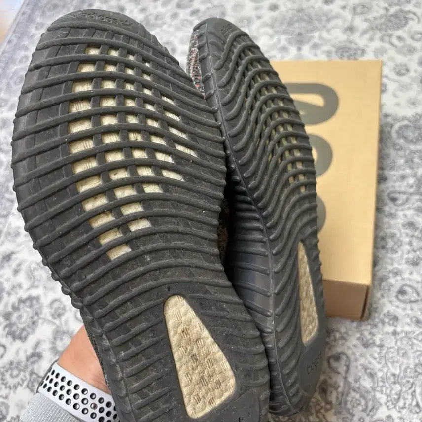 [SOLD OUT] 아디다스 이지부스트 350 V2 벨루가 260