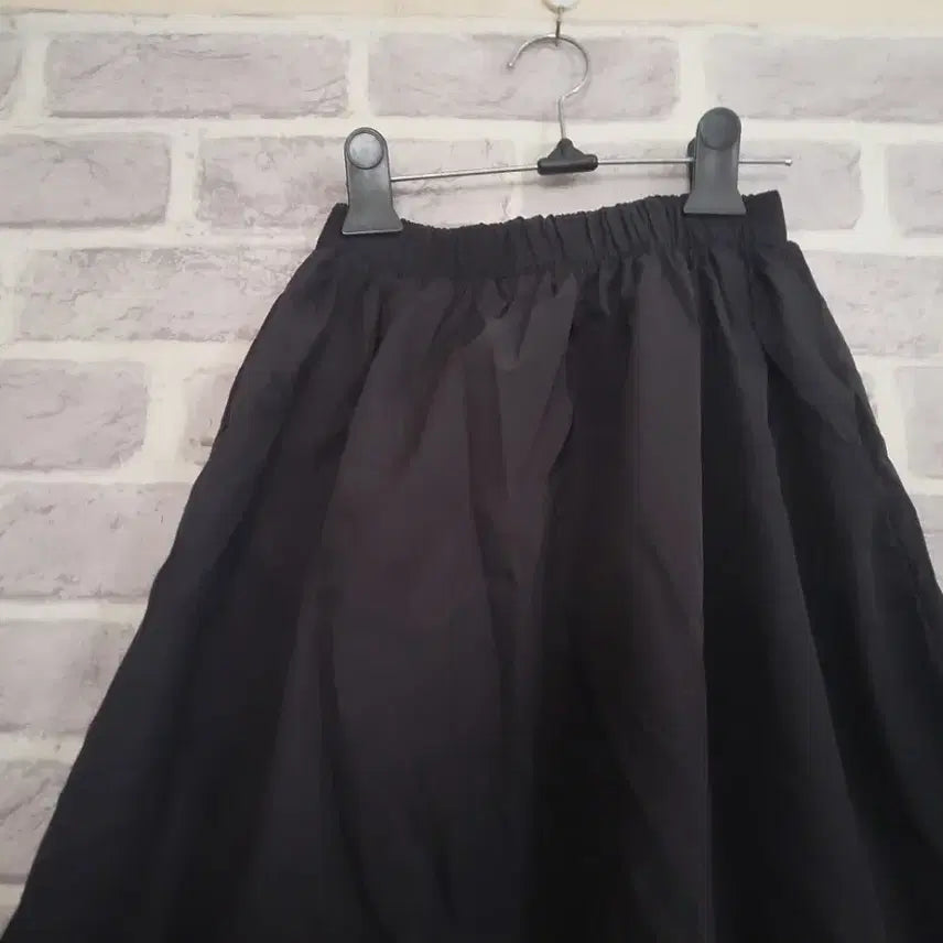 [BUNJANG] Alldlehan Yeou Black Flare Long Skirt / 블랙 밴딩 플레어 롱스커트/알뜰한여우