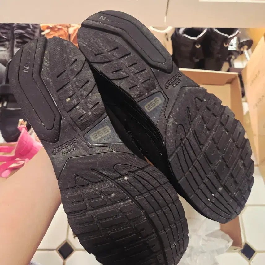 [BUNJANG] New Balance 992 Triple Black Sneakers / 뉴발란스 992 트리플블랙 운동화 USA 260