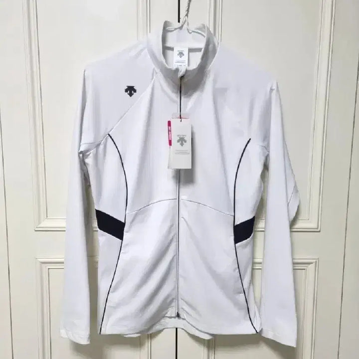 [SOLD OUT] [90~95]데상트 여성 트레이닝 슬림핏 집업