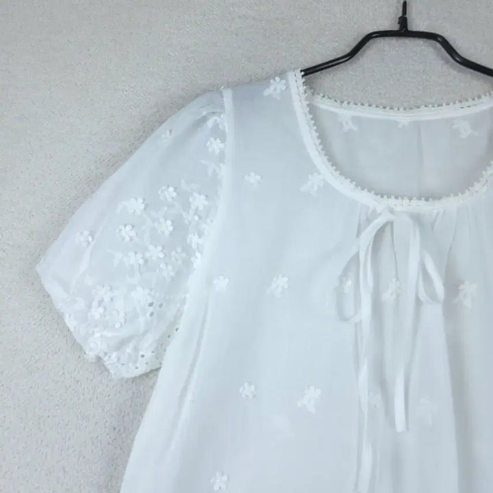 [SOLD OUT] 퍼플하트 여성 펀칭 레이스 반팔 블라우스 화이트(F)