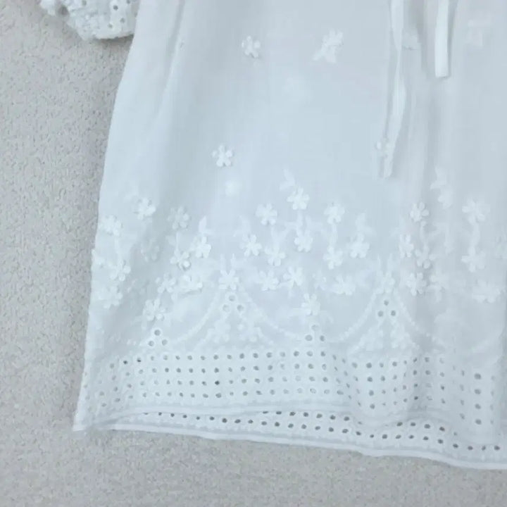 [SOLD OUT] 퍼플하트 여성 펀칭 레이스 반팔 블라우스 화이트(F)